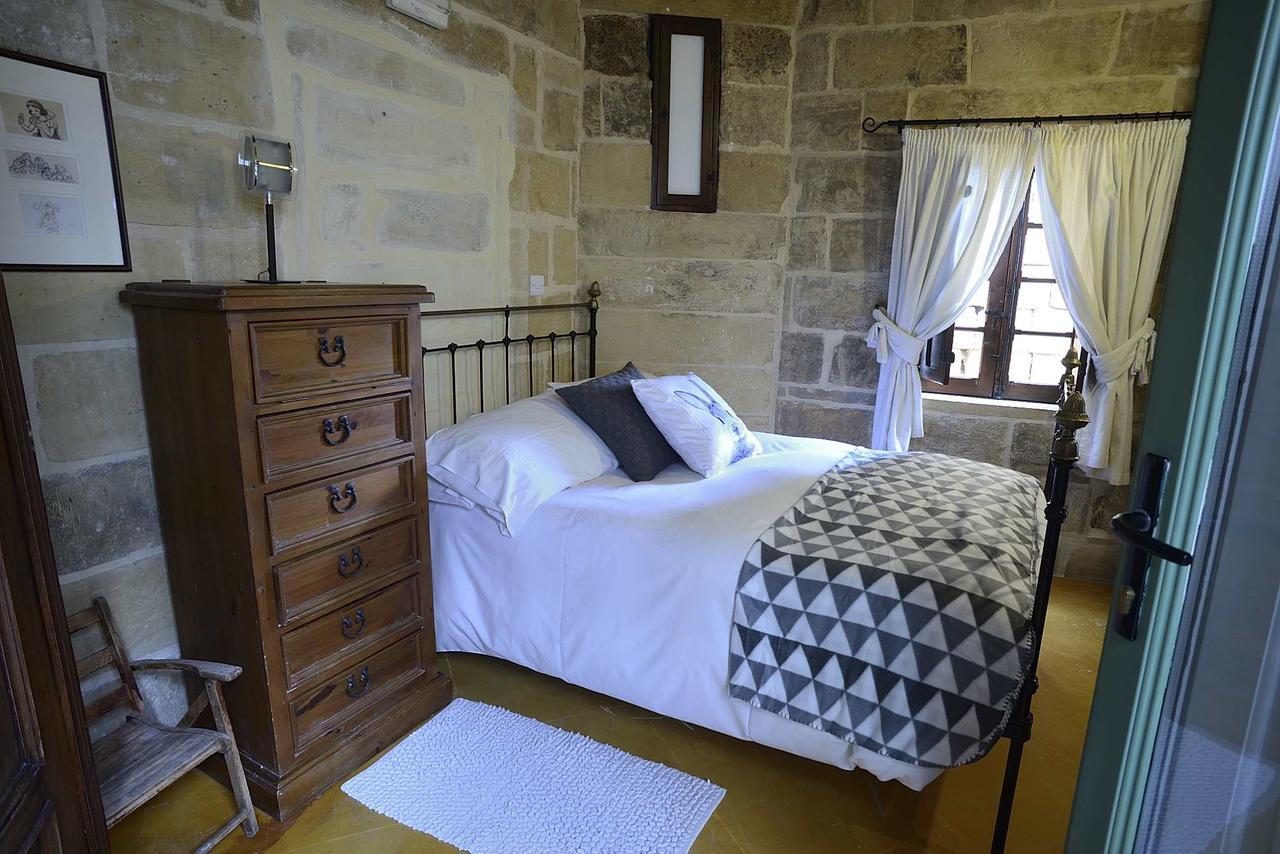 The Burrow Guest House Tarxien Luaran gambar
